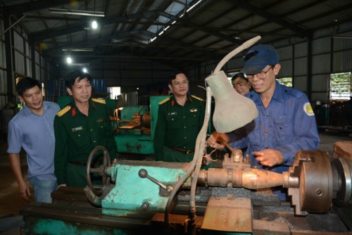 Hội đồng nghiệm thu Bộ CHQS tỉnh vừa tổ chức nghiệm thu 1.000 sản phẩm thân, cánh đuôi đạn cối 82 - ST  