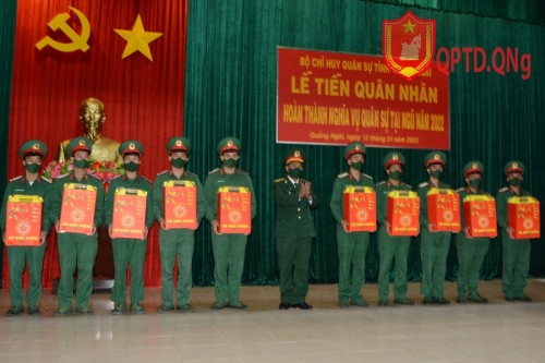 Bộ CHQS tỉnh: tiễn 155 quân nhân hoàn thành nghĩa vụ quân sự năm 2022 về địa phương.
