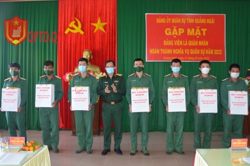 Đảng ủy - Bộ CHQS tỉnh Quảng Ngãi gặp mặt đảng viên là hạ sĩ quan, binh sĩ hoàn thành nghĩa vụ quân sự trở về địa phương.
