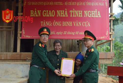 Bàn giao nhà tình nghĩa cho gia đình ông Đinh Văn Cựa