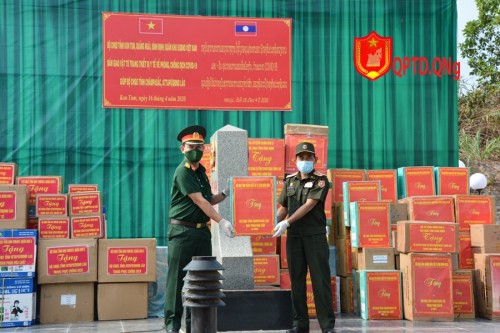 Trao tặng trang thiết bị y tế phòng, chống dịch Covid-19 cho tỉnh Chăm Pa Sắc - Lào.