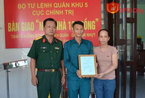 Quân khu 5  bàn giao nhà cho dân quân  huyện Nghĩa Hành