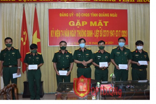  Gặp mặt các đồng chí là thương binh và thân nhân liệt sĩ 