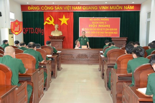 Quân khu 5 đối thoại dân chủ với cán bộ, chiến sĩ các cơ quan, đơn vị thuộc Bộ CHQS tỉnh. 