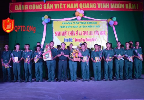 Ấm áp sinh nhật chiến sĩ