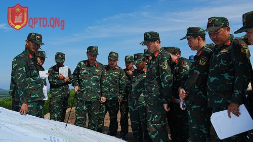 Bộ CHQS tỉnh kiểm tra, khảo sát thực tế bố trí các thế trận trong khu vực phòng thủ của tỉnh.