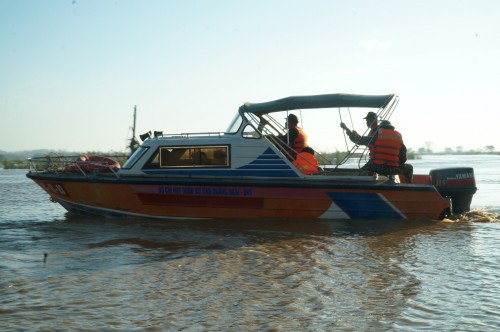 LLVT QUẢNG NGÃI: GIÚP DÂN KHẮC PHỤC HẬU QUẢ BÃO SỐ 9