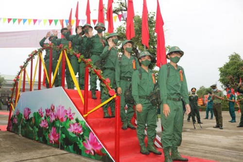 ANH EM CÙNG VIẾT ĐƠN TÌNH NGUYỆN LÊN ĐƯỜNG NHẬP NGŨ