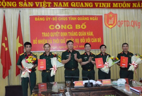 CÔNG BỐ, TRAO QUYẾT ĐỊNH THĂNG QUÂN HÀM, BỔ NHIỆM VÀ THÔI GIỮ CHỨC VỤ ĐỐI VỚI CÁN BỘ.